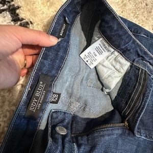 Size 7 Judy blue bootcut jeans- worn 3 times!